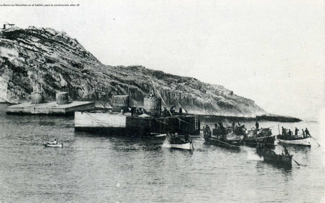 MONOLITOS REMOLCADOS DESDE GIJÓN