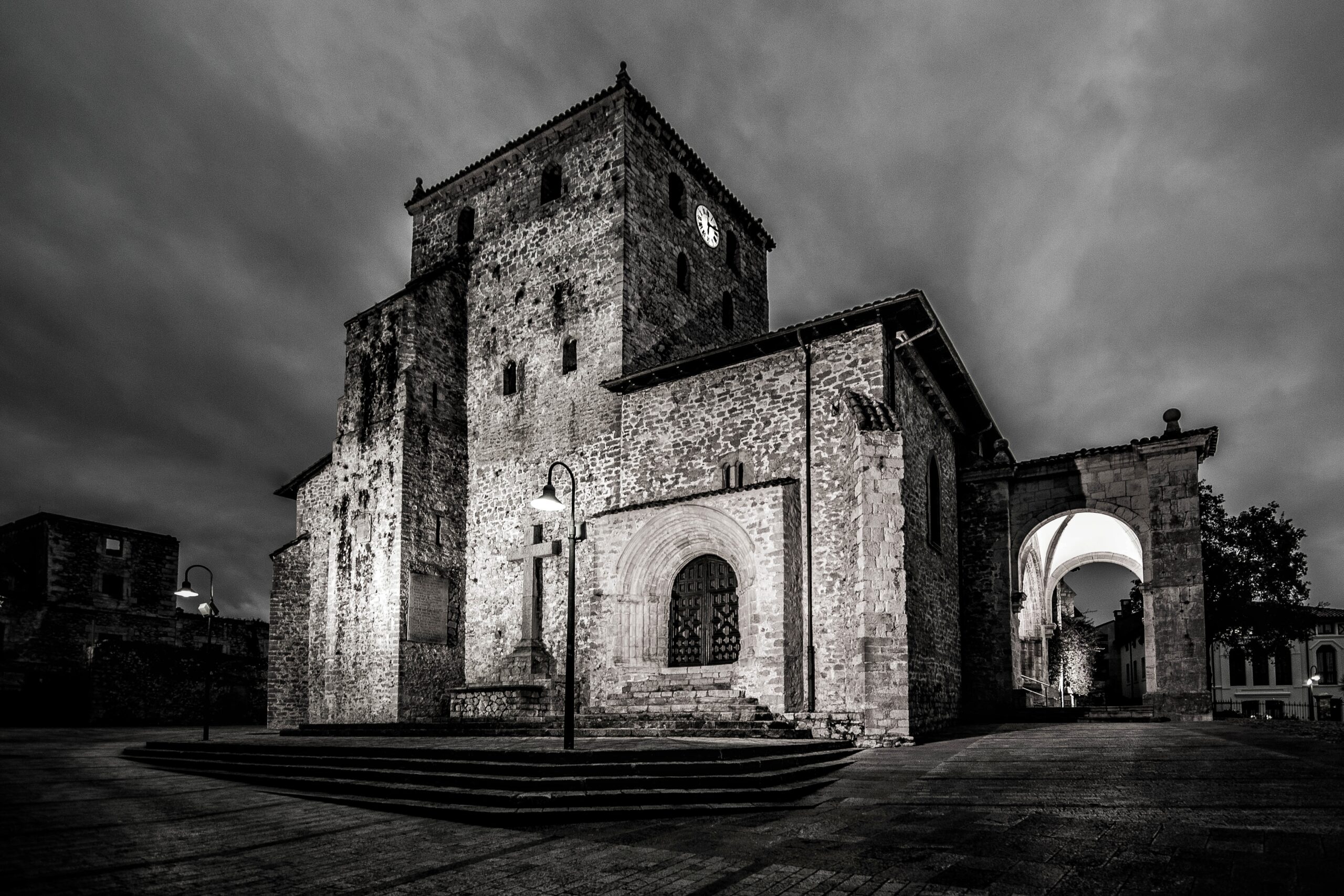 “LA IGLESIA CONSTITUYE EL VERDADERO SÍMBOLO DE LO QUE ES LA VILLA DE LLANES”