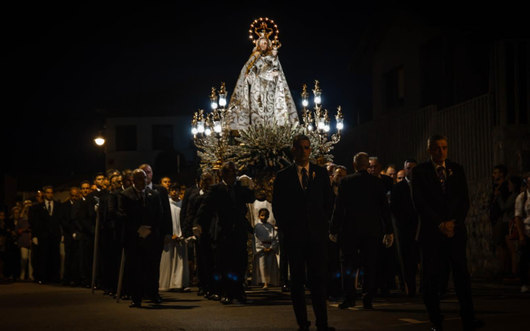 ¿SABÉIS CUÁL FUE EL PRIMER AÑO EN EL QUE LA VIRGEN DE GUÍA BAJÓ EN PROCESIÓN NOCTURNA A LA VILLA DESDE SU ERMITA?