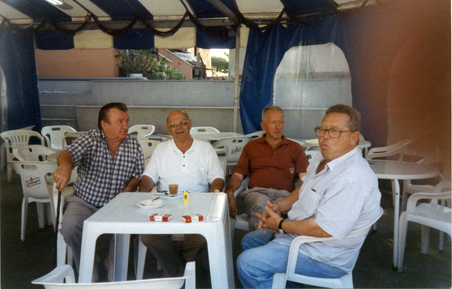 Tertulia Casa del Mar. Paquín ´El Roxiu´, Cote ´El Patón´, Tiquiano ´La Nutria´ y Ramón ´El Cortalixiu´.