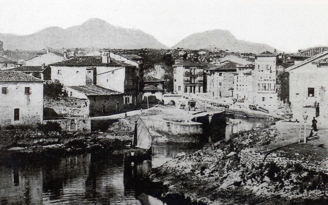 ¿CONOCÉIS ALGÚN TOPÓNIMO QUE PUEDA INDICAR DONDE SE ALMACENABA LA SAL CUANDO LLANES GOZABA DE AQUEL PRIVILEGIO?