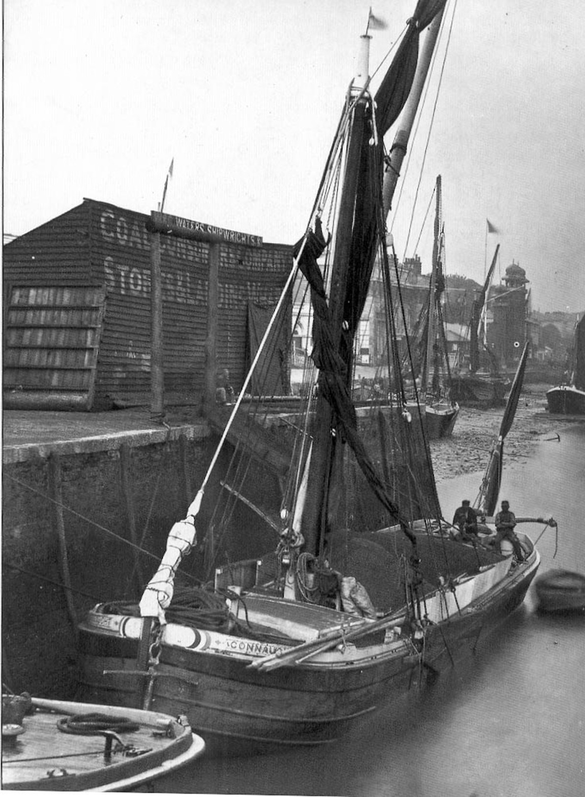 Foto (5) Actual barcaza holandesa de cabotaje