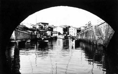VISTA DEL PUERTU DESDE DEBAJO DEL PUENTE. (1960)